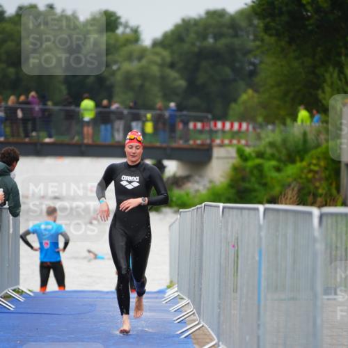 30.08.2026 - Elbe Triathlon Hamburg LAZAROV Photography http://msf.ph/oto/10032834 30.08.2026 08:46:21 Schwimmen 330, 331 meine-sportfotos.de