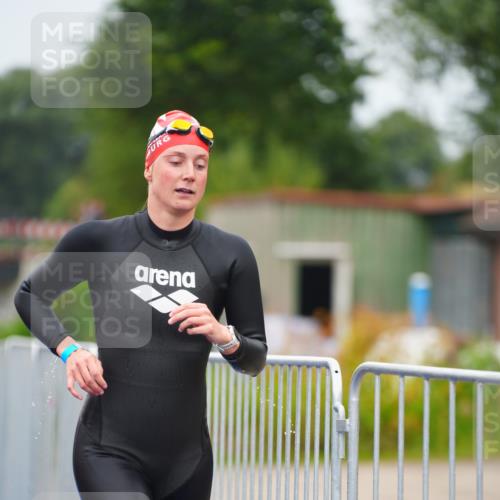 30.08.2026 - Elbe Triathlon Hamburg LAZAROV Photography http://msf.ph/oto/10032853 30.08.2026 08:46:24 Schwimmen 331 meine-sportfotos.de