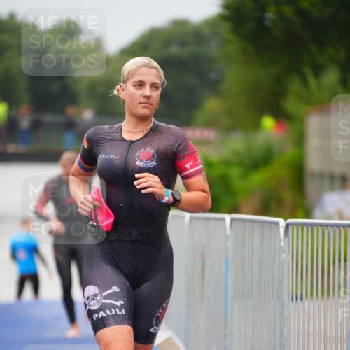 30.08.2026 - Elbe Triathlon Hamburg LAZAROV Photography http://msf.ph/oto/10032901 30.08.2026 08:46:59 Schwimmen 336, 392, 421 meine-sportfotos.de