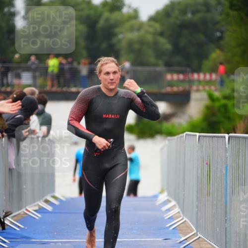 30.08.2026 - Elbe Triathlon Hamburg LAZAROV Photography http://msf.ph/oto/10032911 30.08.2026 08:47:02 Schwimmen 336, 392, 421 meine-sportfotos.de