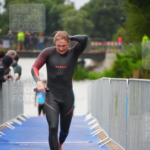 30.08.2026 - Elbe Triathlon Hamburg LAZAROV Photography http://msf.ph/oto/10032915 30.08.2026 08:47:02 Schwimmen 336, 392, 421 meine-sportfotos.de