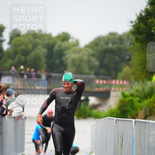 30.08.2026 - Elbe Triathlon Hamburg LAZAROV Photography http://msf.ph/oto/10032931 30.08.2026 08:47:24 Schwimmen 433 meine-sportfotos.de