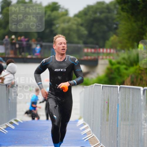 30.08.2026 - Elbe Triathlon Hamburg LAZAROV Photography http://msf.ph/oto/10032962 30.08.2026 08:47:34 Schwimmen 412, 433, 502 meine-sportfotos.de