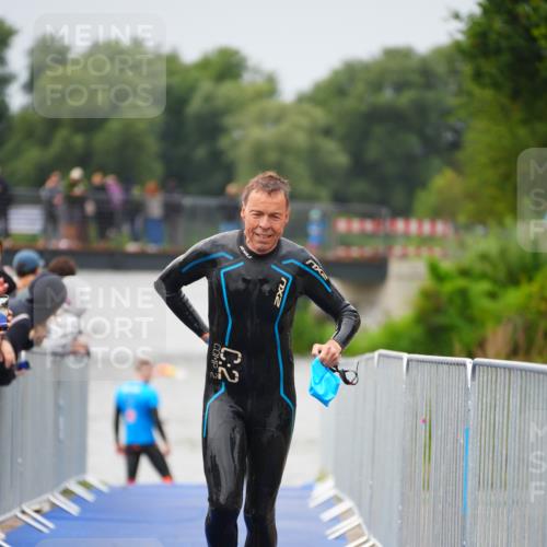 30.08.2026 - Elbe Triathlon Hamburg LAZAROV Photography http://msf.ph/oto/10033025 30.08.2026 08:48:03 Schwimmen 264, 266, 485 meine-sportfotos.de