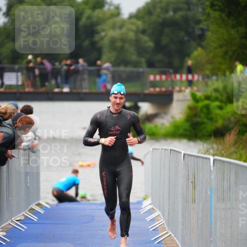 30.08.2026 - Elbe Triathlon Hamburg LAZAROV Photography http://msf.ph/oto/10033044 30.08.2026 08:48:20 Schwimmen 458 meine-sportfotos.de