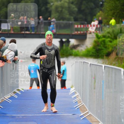 30.08.2026 - Elbe Triathlon Hamburg LAZAROV Photography http://msf.ph/oto/10033077 30.08.2026 08:48:31 Schwimmen 261, 458 meine-sportfotos.de