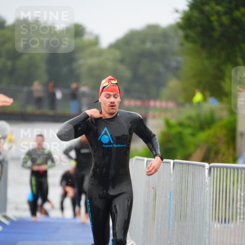 30.08.2026 - Elbe Triathlon Hamburg LAZAROV Photography http://msf.ph/oto/10033233 30.08.2026 08:49:58 Schwimmen 414, 417 meine-sportfotos.de