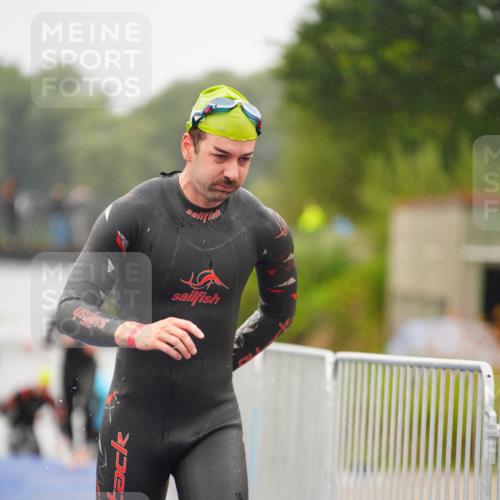 30.08.2026 - Elbe Triathlon Hamburg LAZAROV Photography http://msf.ph/oto/10033301 30.08.2026 08:50:09 Schwimmen 399, 414, 417, 476, 496 meine-sportfotos.de