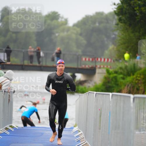 30.08.2026 - Elbe Triathlon Hamburg LAZAROV Photography http://msf.ph/oto/10033359 30.08.2026 08:50:24 Schwimmen 444, 446, 480 meine-sportfotos.de