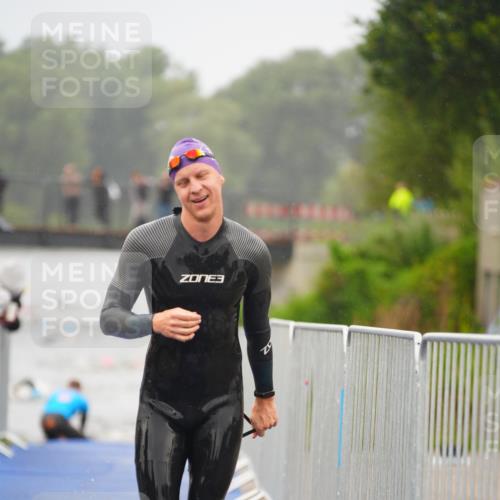 30.08.2026 - Elbe Triathlon Hamburg LAZAROV Photography http://msf.ph/oto/10033372 30.08.2026 08:50:27 Schwimmen 444, 446, 480 meine-sportfotos.de