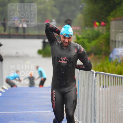 30.08.2026 - Elbe Triathlon Hamburg LAZAROV Photography http://msf.ph/oto/10033686 30.08.2026 08:52:58 Schwimmen 613 meine-sportfotos.de