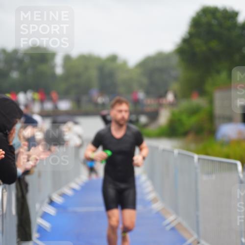 30.08.2026 - Elbe Triathlon Hamburg LAZAROV Photography http://msf.ph/oto/10033871 30.08.2026 08:53:51 Schwimmen 460, 501, 595, 1895 meine-sportfotos.de