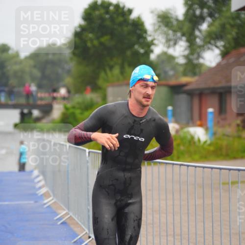 30.08.2026 - Elbe Triathlon Hamburg LAZAROV Photography http://msf.ph/oto/10033889 30.08.2026 08:53:54 Schwimmen 460, 501, 595, 1895 meine-sportfotos.de