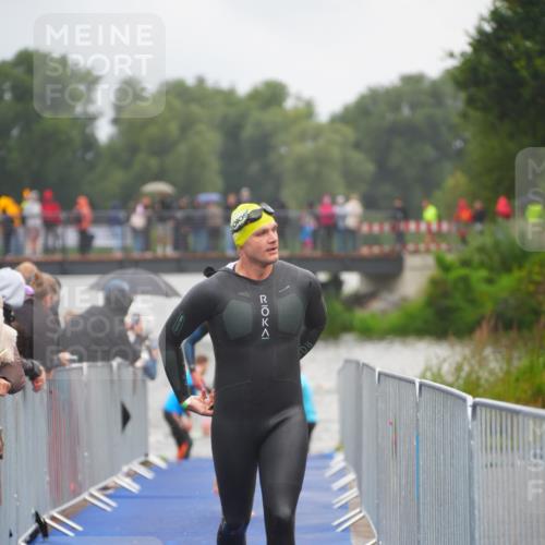 30.08.2026 - Elbe Triathlon Hamburg LAZAROV Photography http://msf.ph/oto/10033963 30.08.2026 08:55:37 Schwimmen 489, 504 meine-sportfotos.de