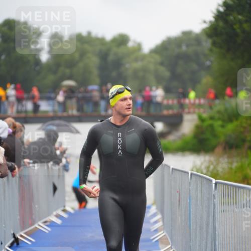 30.08.2026 - Elbe Triathlon Hamburg LAZAROV Photography http://msf.ph/oto/10033965 30.08.2026 08:55:37 Schwimmen 489, 504 meine-sportfotos.de