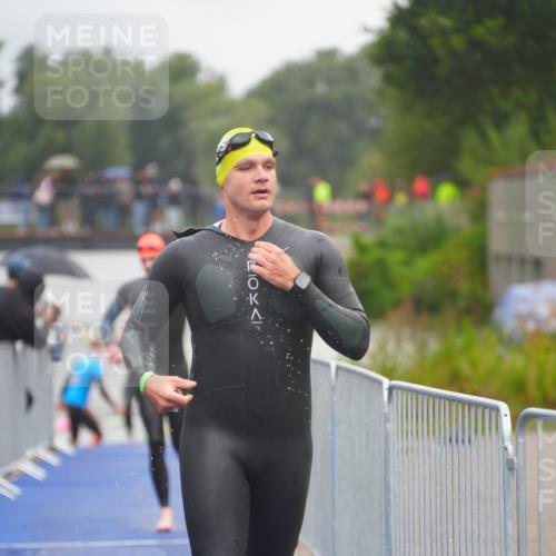 30.08.2026 - Elbe Triathlon Hamburg LAZAROV Photography http://msf.ph/oto/10033971 30.08.2026 08:55:38 Schwimmen 489, 504 meine-sportfotos.de