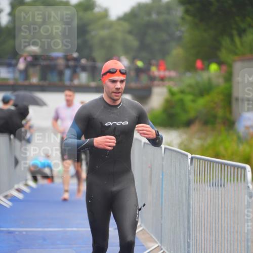 30.08.2026 - Elbe Triathlon Hamburg LAZAROV Photography http://msf.ph/oto/10033992 30.08.2026 08:55:41 Schwimmen 489, 504, 543 meine-sportfotos.de