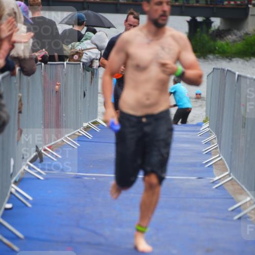 30.08.2026 - Elbe Triathlon Hamburg LAZAROV Photography http://msf.ph/oto/10034243 30.08.2026 08:57:10 Schwimmen 492, 616 meine-sportfotos.de