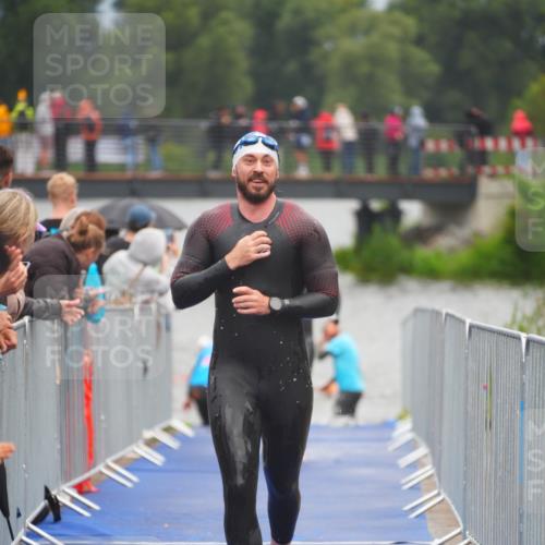 30.08.2026 - Elbe Triathlon Hamburg LAZAROV Photography http://msf.ph/oto/10034348 30.08.2026 08:57:49 Schwimmen 410, 452, 483, 495, 639 meine-sportfotos.de