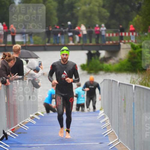 30.08.2026 - Elbe Triathlon Hamburg LAZAROV Photography http://msf.ph/oto/10034378 30.08.2026 08:57:57 Schwimmen 495, 500, 637, 639 meine-sportfotos.de