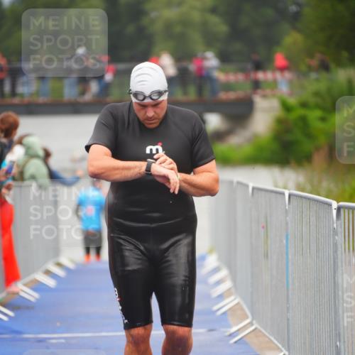 30.08.2026 - Elbe Triathlon Hamburg LAZAROV Photography http://msf.ph/oto/10034474 30.08.2026 08:58:21 Schwimmen 404, 441, 468, 623, 841, 1894 meine-sportfotos.de