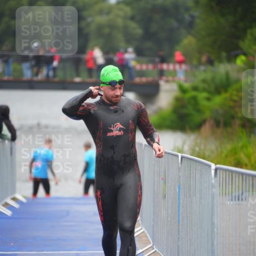 30.08.2026 - Elbe Triathlon Hamburg LAZAROV Photography http://msf.ph/oto/10034486 30.08.2026 08:58:26 Schwimmen 404, 468, 641, 841, 1894 meine-sportfotos.de