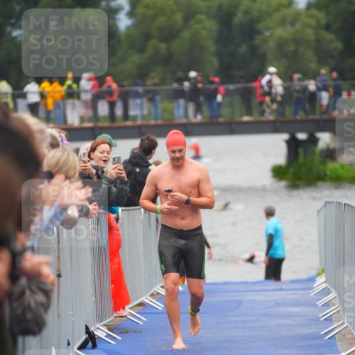 30.08.2026 - Elbe Triathlon Hamburg LAZAROV Photography http://msf.ph/oto/10034505 30.08.2026 08:58:55 Schwimmen 413, 472 meine-sportfotos.de