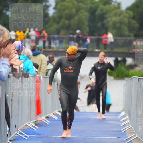 30.08.2026 - Elbe Triathlon Hamburg LAZAROV Photography http://msf.ph/oto/10034680 30.08.2026 08:59:40 Schwimmen 552, 571, 597, 600 meine-sportfotos.de