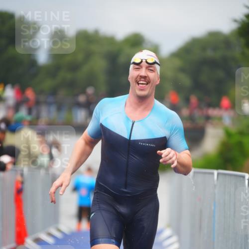 30.08.2026 - Elbe Triathlon Hamburg LAZAROV Photography http://msf.ph/oto/10034752 30.08.2026 08:59:54 Schwimmen 516, 528, 597, 606 meine-sportfotos.de