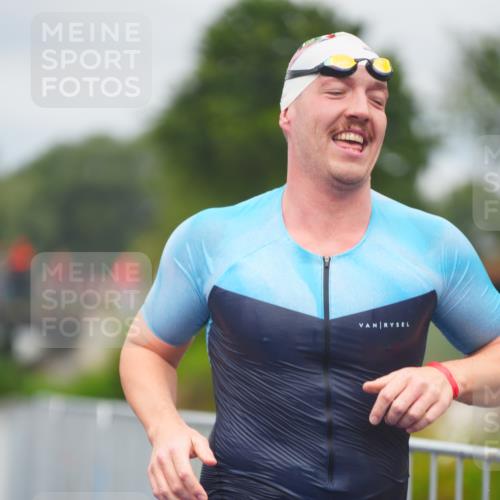 30.08.2026 - Elbe Triathlon Hamburg LAZAROV Photography http://msf.ph/oto/10034759 30.08.2026 08:59:55 Schwimmen 516, 528, 597, 606 meine-sportfotos.de