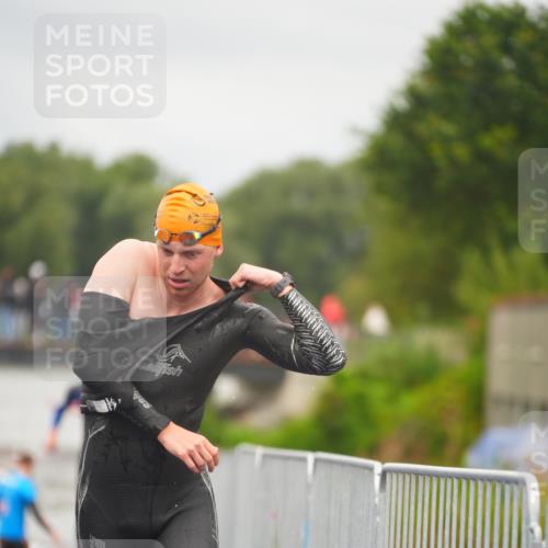30.08.2026 - Elbe Triathlon Hamburg LAZAROV Photography http://msf.ph/oto/10034783 30.08.2026 09:00:17 Schwimmen 520 meine-sportfotos.de