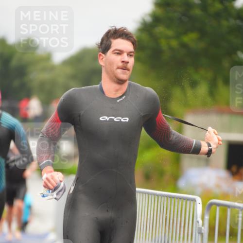 30.08.2026 - Elbe Triathlon Hamburg LAZAROV Photography http://msf.ph/oto/10034876 30.08.2026 09:00:57 Schwimmen 418, 519, 524, 584, 588, 609, 634, 642 meine-sportfotos.de