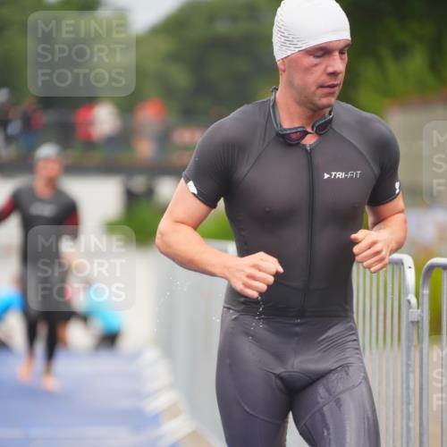 30.08.2026 - Elbe Triathlon Hamburg LAZAROV Photography http://msf.ph/oto/10034981 30.08.2026 09:01:17 Schwimmen 508, 540, 554, 608, 609, 643, 1897 meine-sportfotos.de