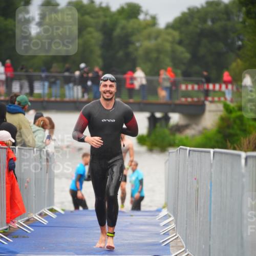 30.08.2026 - Elbe Triathlon Hamburg LAZAROV Photography http://msf.ph/oto/10034984 30.08.2026 09:01:19 Schwimmen 508, 554, 608, 643, 1897 meine-sportfotos.de
