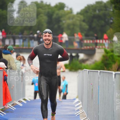30.08.2026 - Elbe Triathlon Hamburg LAZAROV Photography http://msf.ph/oto/10034991 30.08.2026 09:01:20 Schwimmen 508, 554, 608, 643, 1897 meine-sportfotos.de