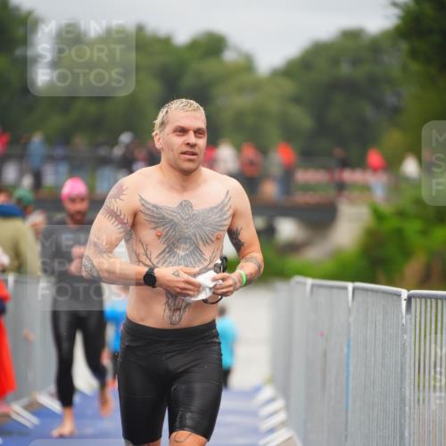 30.08.2026 - Elbe Triathlon Hamburg LAZAROV Photography http://msf.ph/oto/10035025 30.08.2026 09:01:26 Schwimmen 491, 508, 554, 608, 612, 1897 meine-sportfotos.de