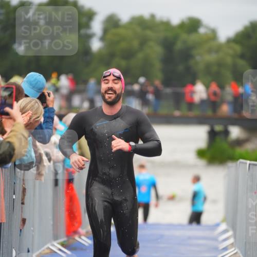 30.08.2026 - Elbe Triathlon Hamburg LAZAROV Photography http://msf.ph/oto/10035045 30.08.2026 09:01:28 Schwimmen 491, 508, 554, 608, 612, 1897 meine-sportfotos.de