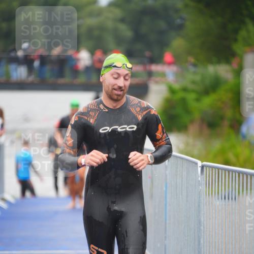30.08.2026 - Elbe Triathlon Hamburg LAZAROV Photography http://msf.ph/oto/10035064 30.08.2026 09:01:57 Schwimmen 582, 607 meine-sportfotos.de