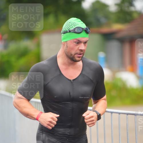 30.08.2026 - Elbe Triathlon Hamburg LAZAROV Photography http://msf.ph/oto/10035093 30.08.2026 09:02:06 Schwimmen 573, 582, 701 meine-sportfotos.de