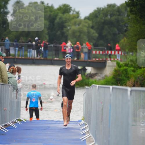 30.08.2026 - Elbe Triathlon Hamburg LAZAROV Photography http://msf.ph/oto/10035096 30.08.2026 09:02:10 Schwimmen 573, 582, 701 meine-sportfotos.de