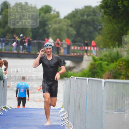 30.08.2026 - Elbe Triathlon Hamburg LAZAROV Photography http://msf.ph/oto/10035110 30.08.2026 09:02:12 Schwimmen 573, 603, 701 meine-sportfotos.de