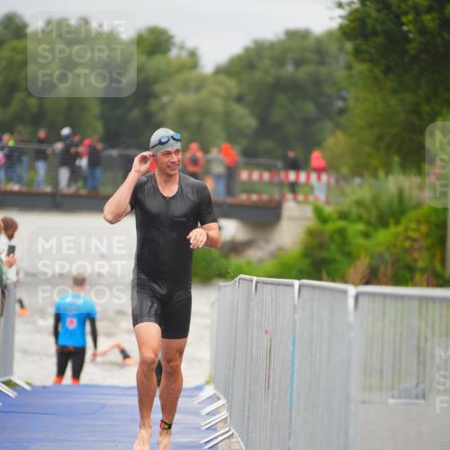 30.08.2026 - Elbe Triathlon Hamburg LAZAROV Photography http://msf.ph/oto/10035113 30.08.2026 09:02:12 Schwimmen 573, 603, 701 meine-sportfotos.de