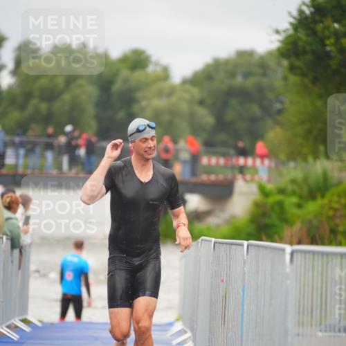 30.08.2026 - Elbe Triathlon Hamburg LAZAROV Photography http://msf.ph/oto/10035118 30.08.2026 09:02:13 Schwimmen 573, 603, 701 meine-sportfotos.de