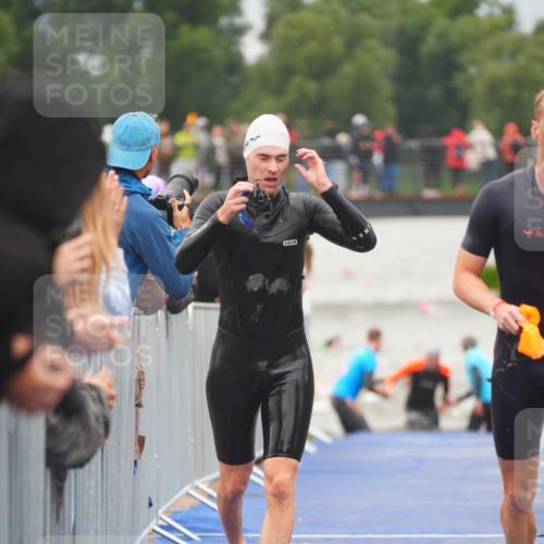 30.08.2026 - Elbe Triathlon Hamburg LAZAROV Photography http://msf.ph/oto/10035148 30.08.2026 09:02:30 Schwimmen 535, 541, 603 meine-sportfotos.de