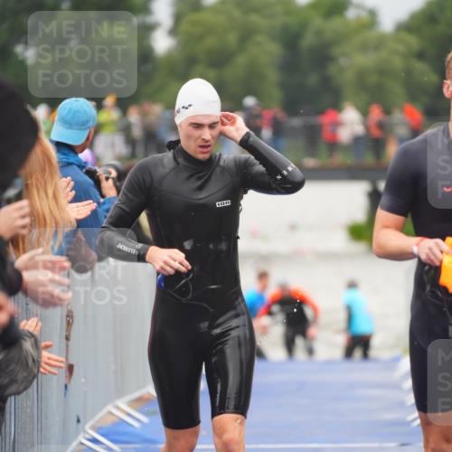 30.08.2026 - Elbe Triathlon Hamburg LAZAROV Photography http://msf.ph/oto/10035154 30.08.2026 09:02:30 Schwimmen 535, 541, 603 meine-sportfotos.de