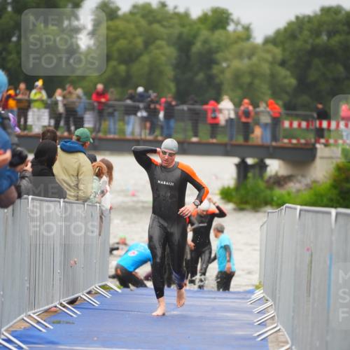 30.08.2026 - Elbe Triathlon Hamburg LAZAROV Photography http://msf.ph/oto/10035161 30.08.2026 09:02:37 Schwimmen 535, 541, 617 meine-sportfotos.de