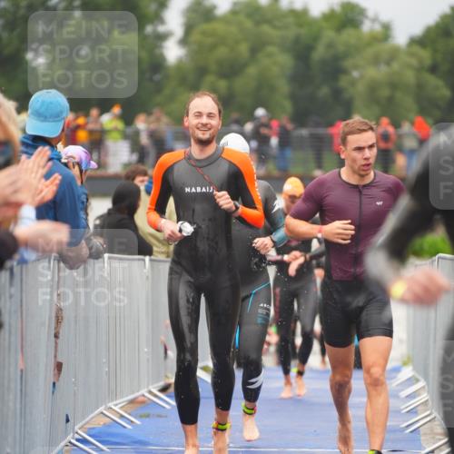 30.08.2026 - Elbe Triathlon Hamburg LAZAROV Photography http://msf.ph/oto/10035205 30.08.2026 09:02:46 Schwimmen 408, 462, 525, 541, 617, 771 meine-sportfotos.de