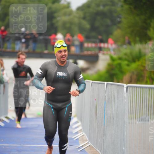 30.08.2026 - Elbe Triathlon Hamburg LAZAROV Photography http://msf.ph/oto/10035239 30.08.2026 09:02:54 Schwimmen 408, 439, 462, 525, 557, 617, 771 meine-sportfotos.de