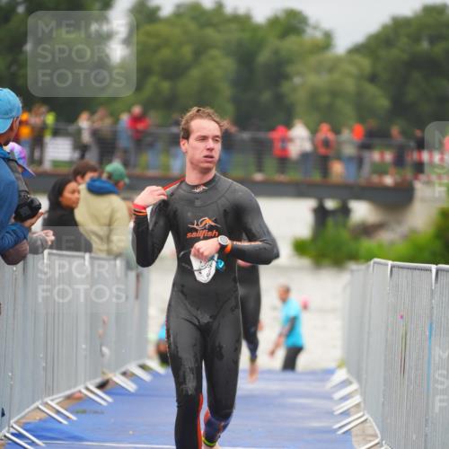 30.08.2026 - Elbe Triathlon Hamburg LAZAROV Photography http://msf.ph/oto/10035254 30.08.2026 09:02:57 Schwimmen 408, 439, 462, 525, 557, 621, 771 meine-sportfotos.de