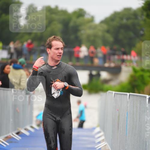 30.08.2026 - Elbe Triathlon Hamburg LAZAROV Photography http://msf.ph/oto/10035261 30.08.2026 09:02:58 Schwimmen 408, 439, 462, 525, 557, 621, 771 meine-sportfotos.de